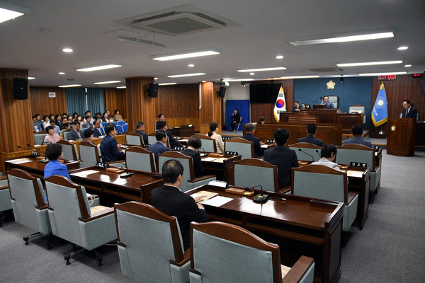 미추홀구의회는 6일 제1차 본회의를 시작으로 2023년도 제275회 임시회를 개회했다. (사진제공=미추홀구의회)