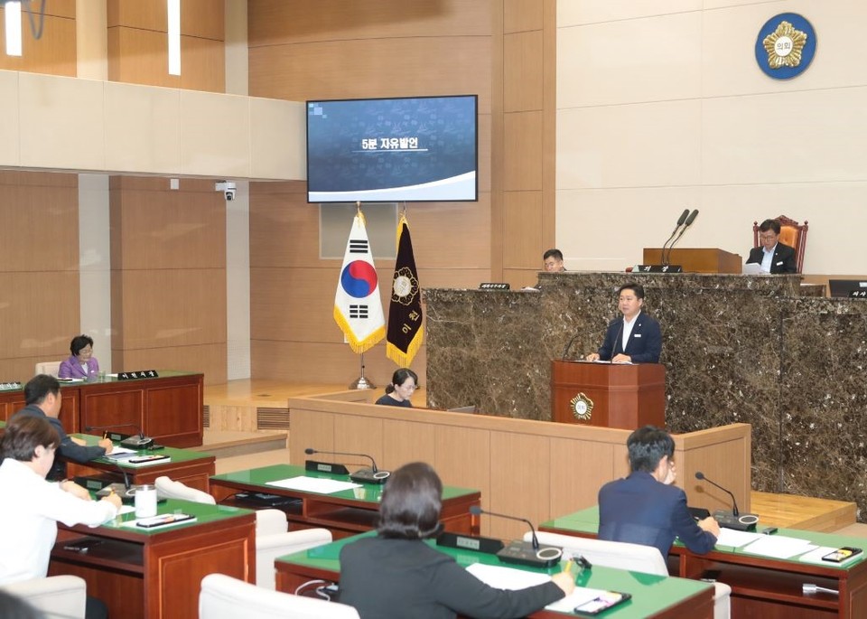 이천시의회가 6일 제238회 임시회를 열고 14일까지 총 9일간의 의사일정에 돌입했다. 이번 임시회에서는 의원발의 조례 13건과 하반기 민생 안정 사업 추진을 위한 제4회 추가경정 세입·세출 예산안을 심사한다. (사진제공=이천시의회)
