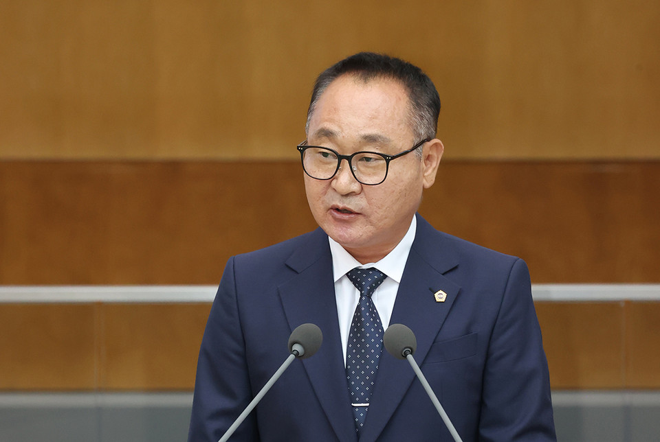 경기도의회 건설교통위원회 김영민 의원은 7일 경기도의회 제371회 임시회 제3차 본회의에서 경기도내 중·고등학교 통학로 실태를 지적하고, 보행환경 개선을 촉구하는 5분자유발언을 실시했다. (사진제공=경기도의회)