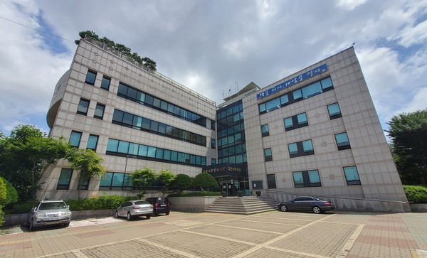 김포시가 운영 중인 중봉도서관 전경. (사진제공=김포시청)