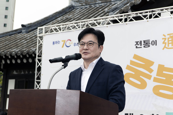 김병수 김포시장이 제36회 중봉문화제 개막식에 참석해 축하고 있다.(사진제공=김포시청)