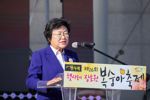 고운 색깔과 부드러운 질감, 풍부한 과즙과 달콤한 향으로 인해 복숭아를 ‘여름 과일의 여왕’이라 한다. (사진제공=이천시청)