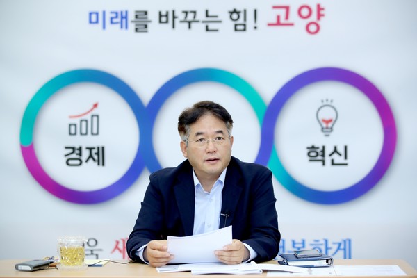 이동환 고양특례시장이 20일 고양인재교육원에서 열린 간부회의에서, 2024년 예산편성과 관련해 재원의 효율적 활용, 신규 세원 확보를 당부했다. 사진은 이동환 고양시장. (사진제공=고양시청)