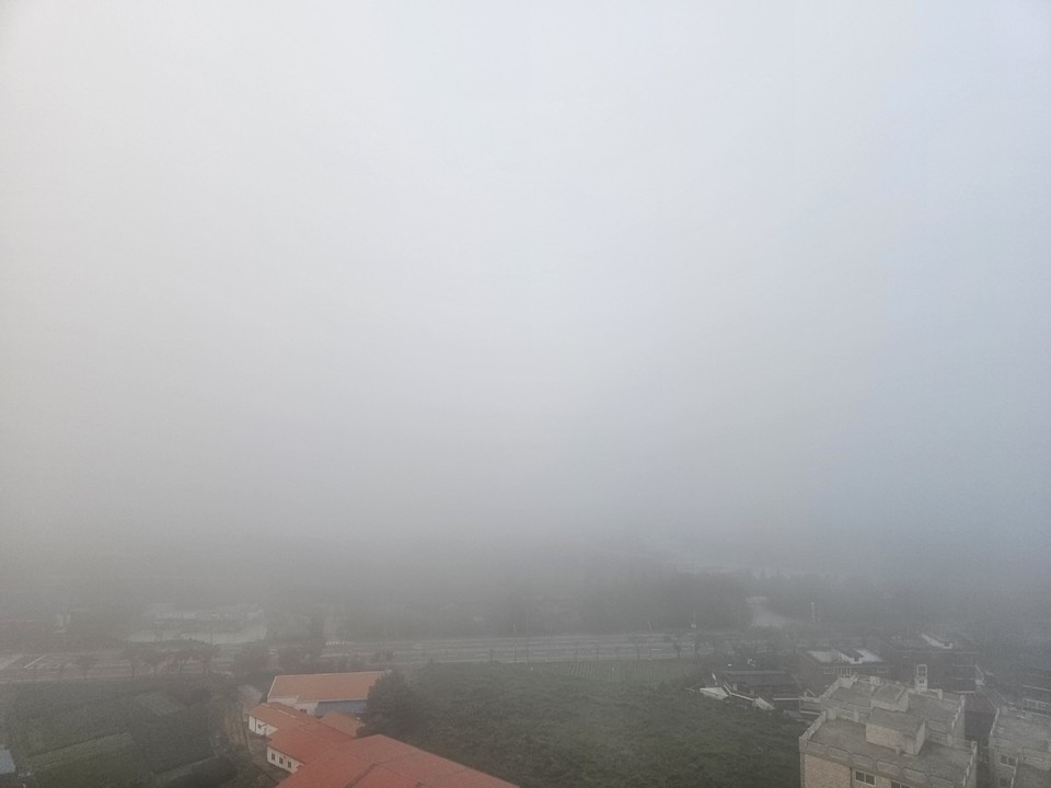 추분을 하루 앞둔 22일 오전 6시35분께 여주시 현암동 남한강 일대에 짙은 안개가 끼여 있다. (사진=김광섭 기자)