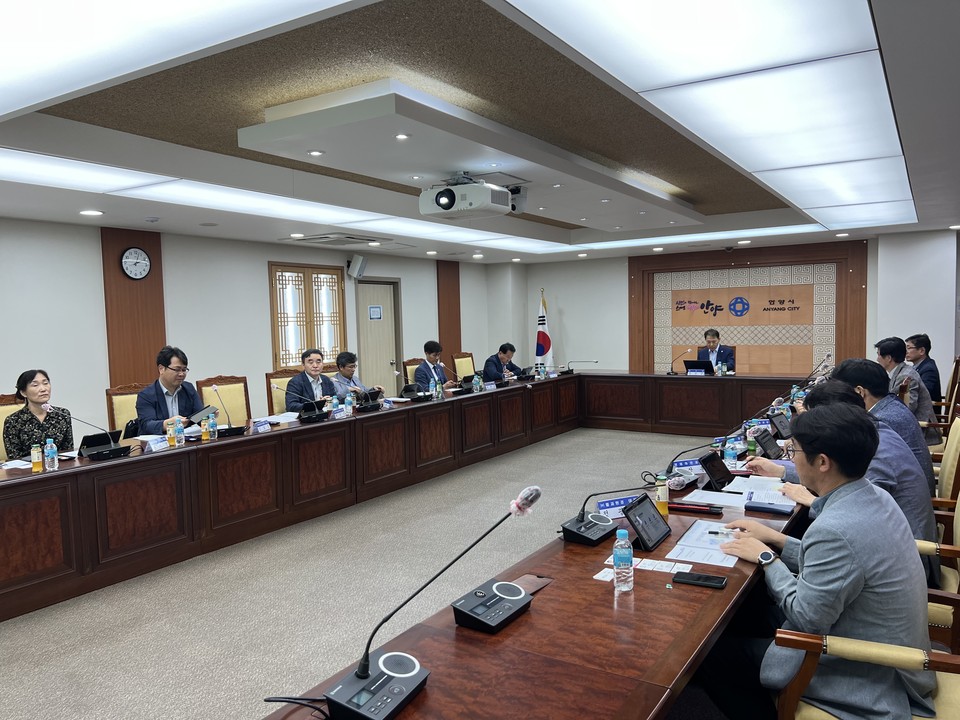 안양시가 16일 시청 전자회의실에서 물순환 기본계획 수립을 위한 연구 용역 착수보고회를 개최했다. (사진제공=안양시청)