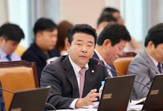 한국산업안전보건공단이 직접 관리하고 있는 ‘중대재해발생 업체’의 관리감독이 부실하다는 지적이 국정감사에서 지적됐다. 사진은 박정 의원. (사진제공=박정 의원실)
