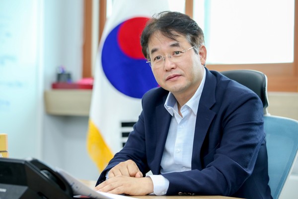 이동환 고양특례시장이 올해 안에 고양시민복지재단 설립의 타당성 검토 용역을 추진한다. 사진은 이동환 고양시장. (사진제공=고양시청)