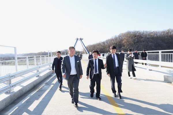 파주 파평면과 진동면을 잇는 민간인통제구역의 리비교가 출입통제 8년 만인 7일 정식으로 개통됐다. (사진제공=파주시청)
