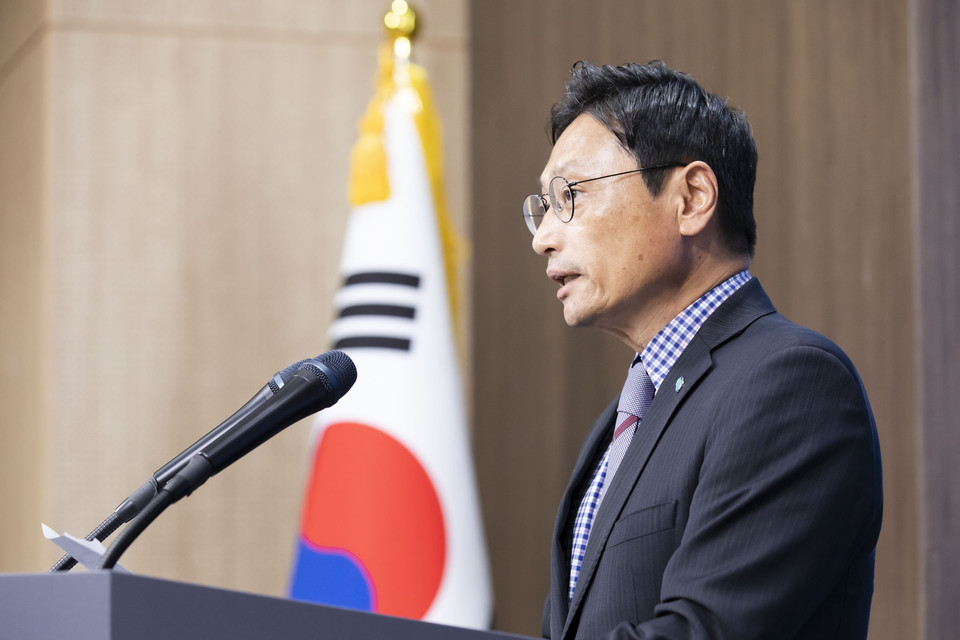 경기도가 이상민 행정안전부 장관을 향해 "가급적 빠른 시일내에 경기북부특별자치도 설치를 위한 주민투표가 실시될 수 있도록 적극적인 지원을 요청한다"고 밝혔다. 오후석 경기도 행정2부지사는 9일 경기도청에서 기자회견을 갖고 "이날(9일) 경기도의회는 경기북부특별자치도 설치 주민투표 실시 및 특별법 제정을 촉구하는 결의안을 채택, 찬성 96%의 압도적인 결과로 통과시켰다"고 말했다. (사진제공=경기도청)