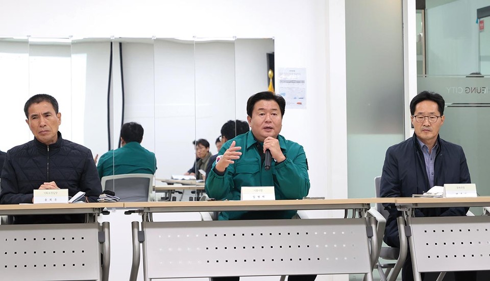 시흥시가 거북섬에서 열리는 WSL국제서핑대회 개최를 나흘 앞둔 13일 거북섬 일대에 대한 ‘현장 로드체킹’을 실시하며 빈틈없는 대회 준비에 한창이다. (사진제공=시흥시청)