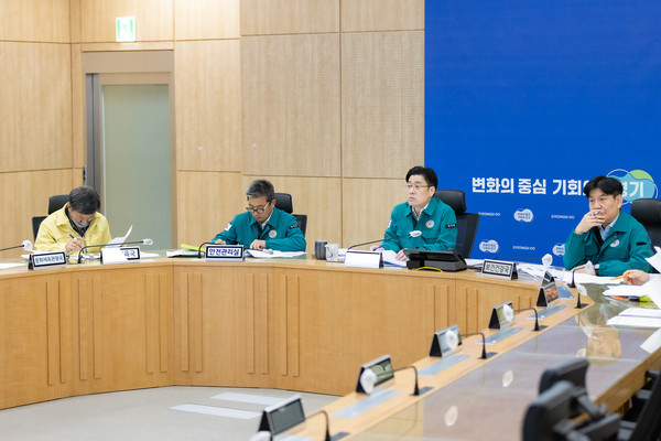 14일 오후 경기도청 재난상황실에서 오병권 행정1부지사와 관련실국장들이 모인 가운데 빈대 확상방지 정부합동대응 (영상)회의가 열렸다. (사진제공=경기도청)