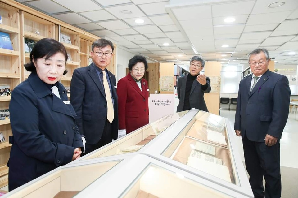 김경희 이천시장이 14일 오후 2시 중리동 행정복지센터 2층에서 열린 이천문화원 시민기록관 개관식에 참석했다. (사진=김경희 이천시장 페이스북)