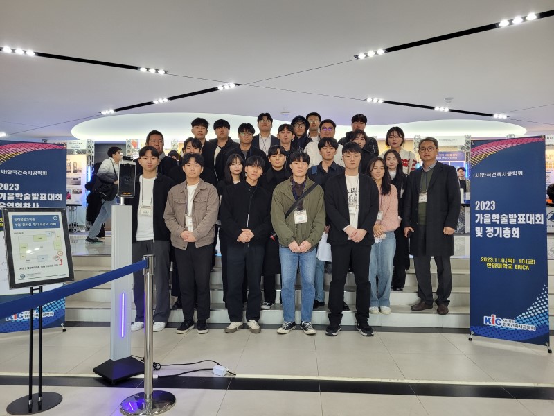대진대학교 건축공학부 건축공학전공 학생들이 (사)한국건축시공학회에서 주최한 제18회 건축시공기술대전에서 대상과 함께 최우수상 2편, 우수상 5편을 수상했다. 또 추계학술발표대회에선 최우수 학술상 1편과 우수 학술상 4편을 각각 수상했다. (사진제공=대진대학교)