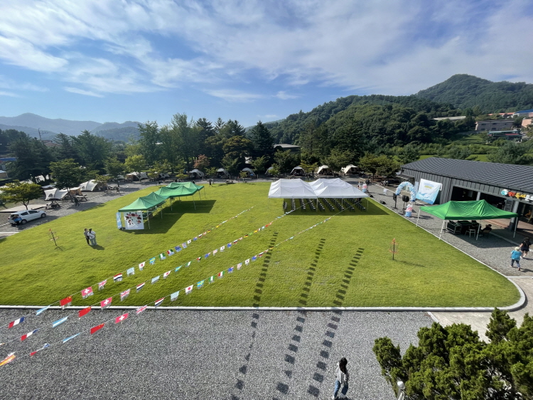 문화체육관광부와 한국관광공사가 발표한 2023년 공공 우수야영장에 파주시의 ‘별난독서문화체험장’ 캠핑장이 선정됐다. 사진은 야영장 전경, (사진제공=파주시청)