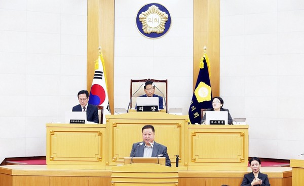 김경일 파주시장은 20일 개회된 ‘제243회 파주시의회 제2차 정례회’에서 2024년 시정 계획을 발표하고, 취약계층을 위한 복지 등 3가지 틀을 전략적으로 배분해 시민을 위한 지방정부의 소임을 다 할 것이라고 다짐했다. (사진=박남주 기자)