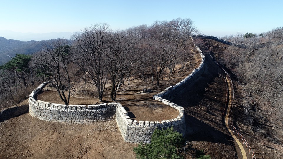 세계유산 남한산성 외성인 봉암성의 보수 공사가 약 1년6개월 만에 마무리돼 다시 개방됐다. 이번 보수공사는 약 300년 전 건축 당시 사용된 자재를 재사용했다. (사진제공=경기도남한산성세계유산센터)