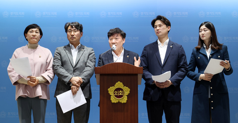 경기도의회 더불어민주당이 5일 “검찰의 계속된 압수수색으로 지방자치가 훼손당하고 있다”면서 규탄 성명서를 냈다. (사진제공=경기도의회민주당)