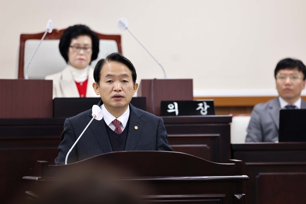 김찬진 인천 동구청장은 6일 제270회 동구의회 제2차 정례회 시정연설을 통해 내년도 구정 운영 방향과 주요 시책을 밝혔다. (사진제공=동구청)