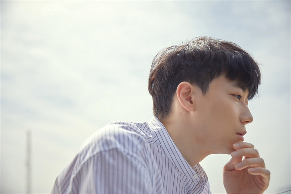 피아니스트 윤한이 인천문화예술회관의 대표 브랜드 공연 ‘커피콘서트’를 찾는다. 오는 20일 동구문화체육센터 공연장에서 ‘2023 커피콘서트’ 대망의 마지막 무대를 장식한다. (사진제공=인천문화예술회관)