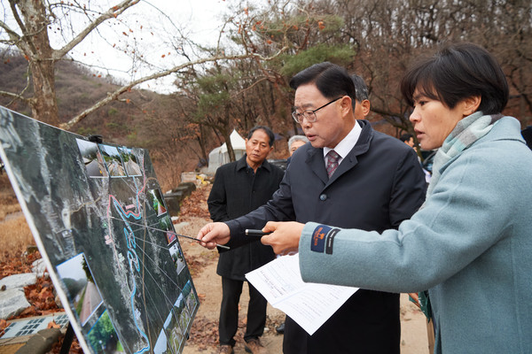 양주시가 12일 오전 공릉천 일대에서 강수현 시장 주재로 간부 공무원과 지역주민이 참석한 가운데 현장 간부회의를 개최했다. (사진제공=양주시청)