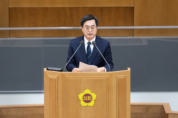 21일 오전 경기도의회 본회의장에서 김동연 경기도지사, 염종현 경기도의회 의장, 임태희 경기도교육감 등이 참석한 가운데 제372회 정례회 제5차 본회의가 열리고 있다. (사진제공=경기도청)