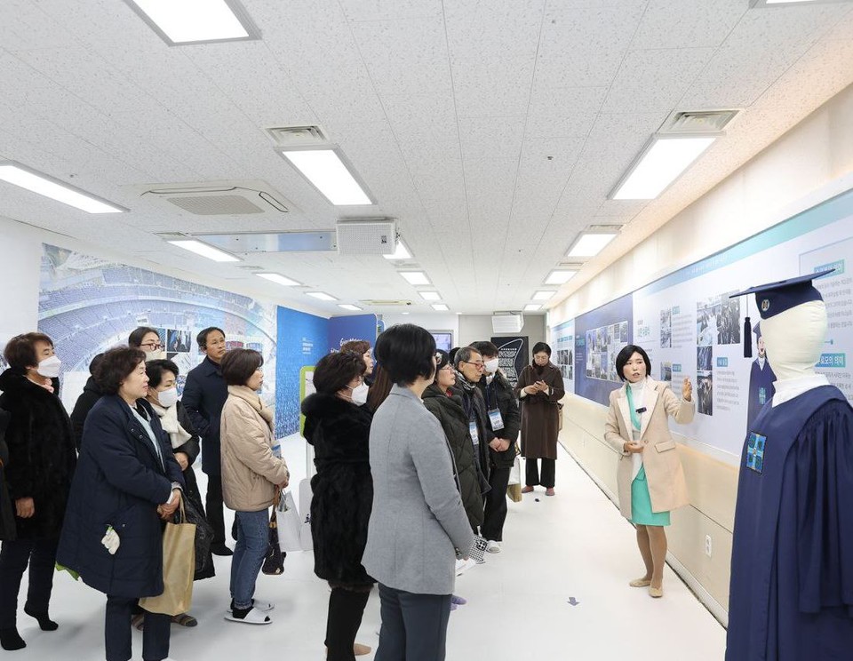 지난 7일부터 신천지 예수교 증거장막성전(신천지예수교회, 총회장 이만희) 바돌로매지파에서 주최한 ‘시온기독교선교센터 114기 10만 수료식 사진전’ 모습. (사진제공=신천지예수교회)
