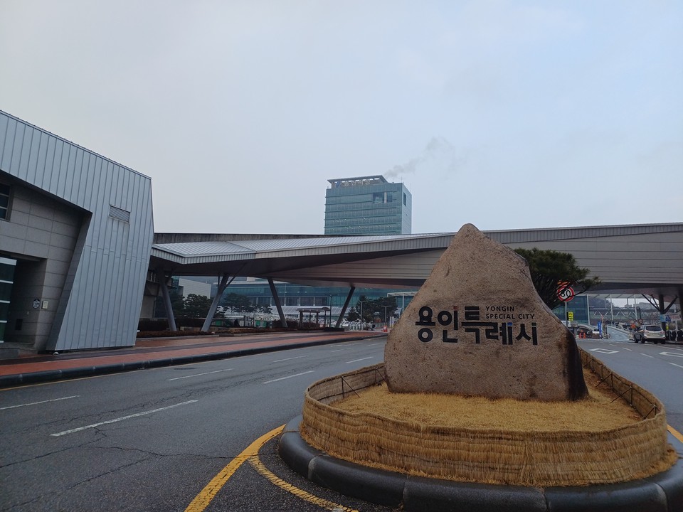 용인특례시가 3일 환경부의 ‘탄소중립도시(Net-Zero City)’ 조성 예비 대상지로 선정됐다고 밝혔다. 사진은 용인시청 전경. (사진=중앙신문DB)