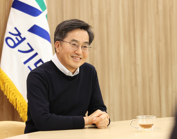 김동연 경기도지사가 신년 인터뷰에서 “도민 여러분의 소중한 바람들을 잊지 않겠다”며 계속 추진하고 있다고 밝혔다. (사진제공=경기도청)