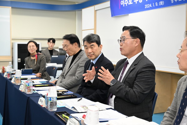 강수현 양주시장이 9일 이주호 사회부총리 겸 교육부 장관을 비롯한 임태희 경기도 교육감과 소순창 지방시대위원회 시도 위원장 등 10명과 함께 ‘교육발전특구’시범사업의 추진 사항을 논의하기 위한 오찬 간담회를 가졌다. (사진제공=양주시청)