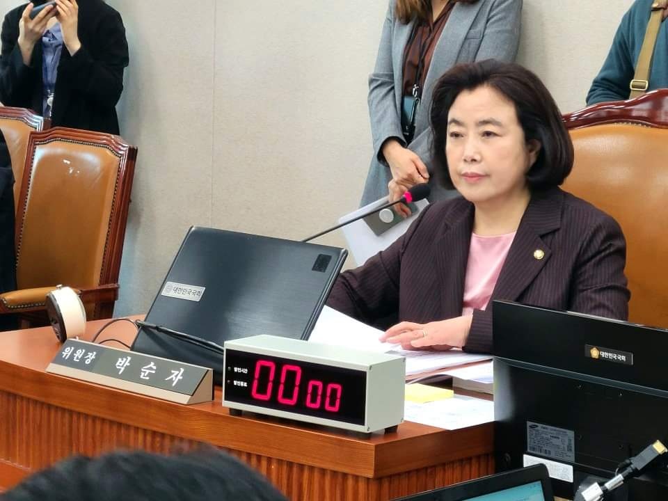 선거를 앞두고 비리 폭로 양심선언에 나선 운전기사에게 금품울 주며 회유를 시도한 박순자 전 국회의원이 1심에서 징역 6월을 선고받았다. (사진=박순자 전 국회의원 페이스북)