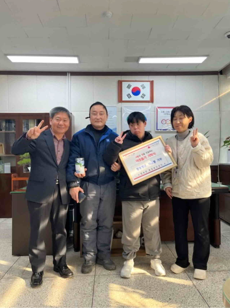 포천시 영북면 소재 작은 천사 황동영(초등생)군이 최근 1년간 소중히 모아 온 저금통을 사회복지공동모금회를 통해 지역 내 취약계층에 기부했다. (사진제공=포천시 영북면)