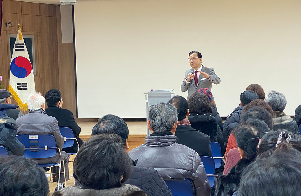 이현재 하남시장이 15일 덕풍1동 대회의실에서 ‘2024 주민과의 대화’를 열고 있다. (사진=장은기 기자)