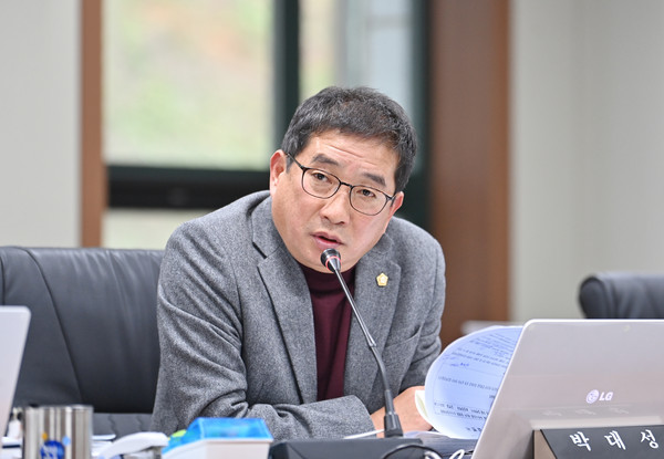 파주시의회 도시산업위 소속 박대성 의원이 발의한 ‘난독증 아동·청소년 지원 조례안’이 제244회 임시회 자치행정위원회에 회부돼 관심을 모으고 있다. (사진제공=파주시의회)
