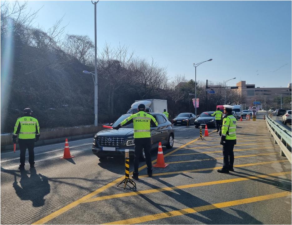 경기북부에서 대낮 음주운전자 4명이 경찰에 적발됐다. 사진은 단속 장면. (사진제공=경기북부경찰청)