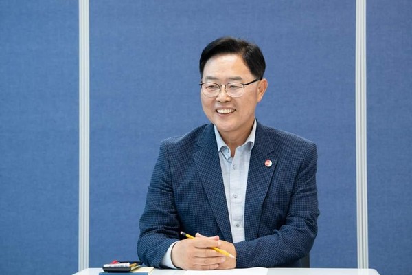 강수현 양주시장이 시의원들에게 돈봉투를 돌린 혐의(공직선거법 위반)로 검찰에 넘겨졌다. (사진=강수현 양주시장 페이스북)