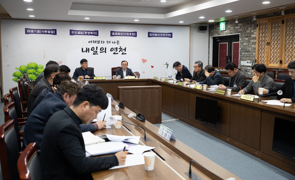 연천군이 1일 설명절이 다가옴에 따라 관내공사에서 체불없는 관급공사가 추진될 수 있는 방안에 대한 현안회의를 개최했다. (사진제공=연천군청)