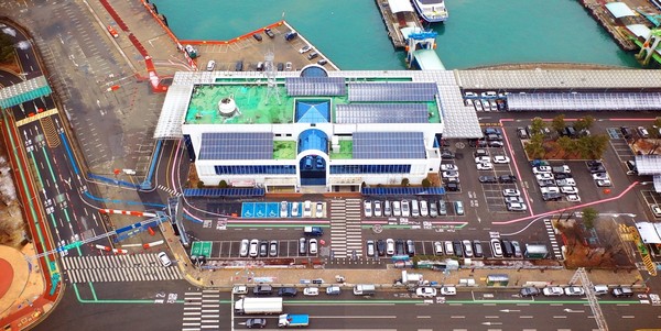 인천항만공사는 설 연휴를 맞아 인천항 연안여객터미널을 방문하는 귀성객·여행객의 편리한 이용을 위해 주차장 시설을 개선했다. (사진제공=인천항만공사)