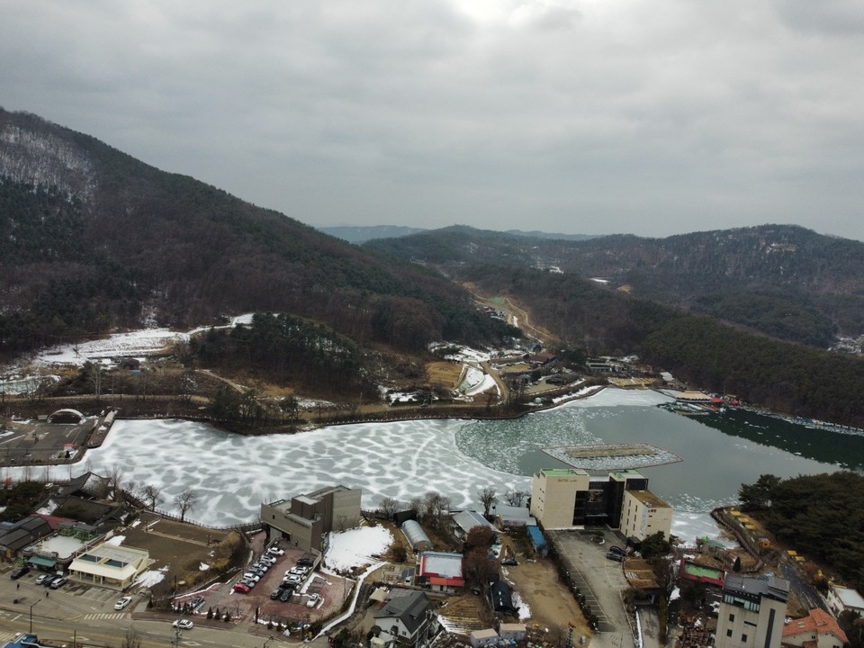 7일 오후 찾아간 준공된 지 40년을 맞는 포천시 소흘읍 고모리 ‘고모저수지’가 꽁꽁 얼어 있는 등 다양한 모습들을 하고 있다. (사진=김광섭 기자)
