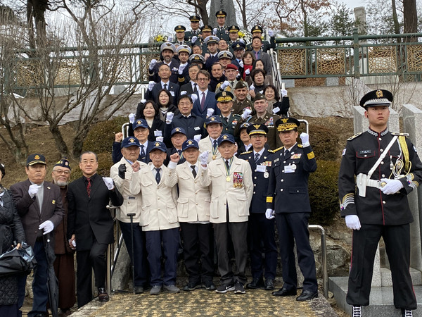 육군 제11기동사단은 15일 양평군 지평지구전투전적비 앞에서 ‘제73주년 지평리 전투 전승기념행사’를 개최했다. (사진=장은기 기자)