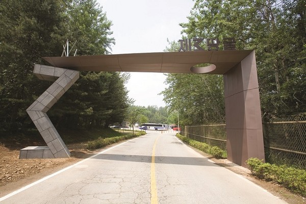 파주의 대표 관광으로 꼽히는 ‘파주 디엠지(DMZ) 평화관광’이 관광객 1000만명 돌파를 앞두고 있다. (사진제공=파주시청)