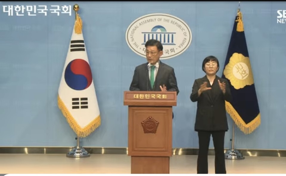 이재명 더불어민주당 대표에게 불출마 요구를 받은 문학진 전 의원이 19일 "장막 뒤에서 특정 집단과 특정인을 공천하려는 일련의 행태에 대해 개탄하며 즉각 시정할 것을 촉구했다. (사진=문학진 예비후보 페이스북 캡처)