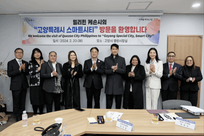 지안 카를로 지 소토(Gian Sotto) 부시장을 포함한 필리핀 케손시(市) 대표단이 20일 스마트시티 우수사례 벤치마킹 및 다양한 정보교류를 위해 고양특례시을 방문, 이동환 고양특례시장과 만남을 가졌다. (사진제공=고양특례시청)