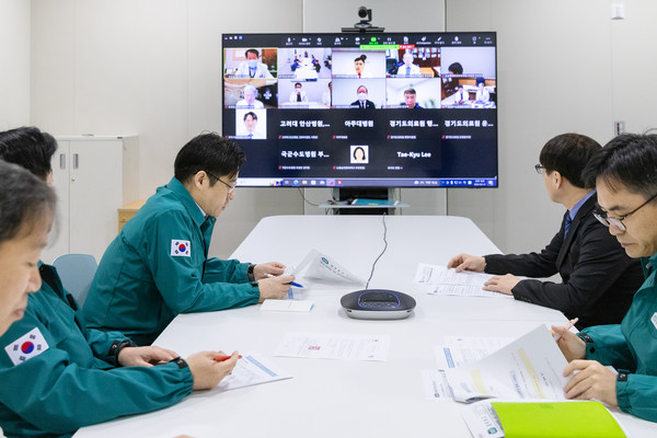 전공의들의 사직서 제출이 확산되며 의료공백이 우려되는 가운데 경기도가 비상진료대책 상황실을 비상진료대책본부(행정1부지사 본부장)로 격상 운영하며 선제 대응에 나섰다. (사진제공=경기도청)