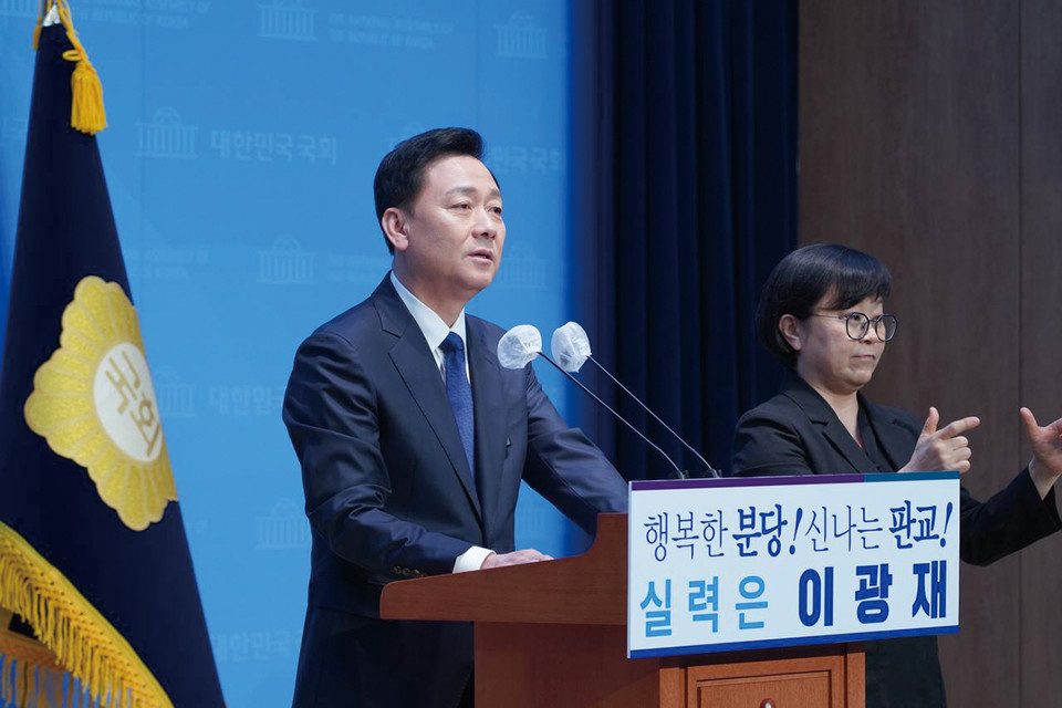 더불어민주당 분당갑 예비후보로 전략공천된 이광재 전 국회 사무총장이 4일 “분당의 선택이 나라를 바로 세운다”며 “세계의 미래를 가장 먼저 만나는 분당·판교를 만들겠다”고 밝혔다. (사진제공=이광재예비후보캠프)