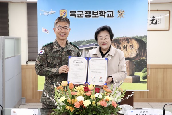 이천시와 육군정보학교는 5일 육군정보학교에서 이천시 드론산업 발전과 방산기업 유치 등을 위한 상호협력 업무협약을 체결했다. (사진제공=인천시청)