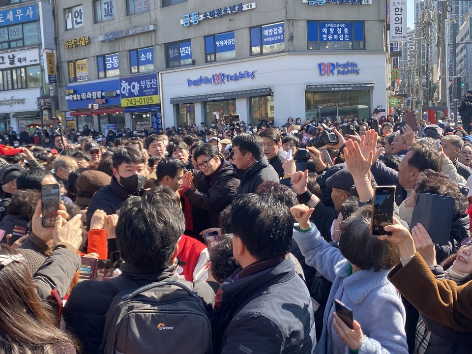 한동훈 국민의힘 비상대책위원장이 8일 이재명 더불어민주당 대표의 정치적 고향인 성남을 찾아 "민주당이 장악해 온 국회를 탈환해 성남시민을 위한 재건축·재개발에 대한 규제를 획기적으로 풀겠다"고 밝혔다. (사진=장은기 기자)