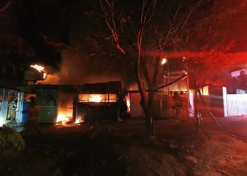 12일 오전 2시31분께 양평군 개군면 공세리의 한 돈사에서 불이 나 사육 중이던 돼지 440여 마리도 폐사했다. 사진은 화재 현장. (사진제공=경기도소방재난본부)