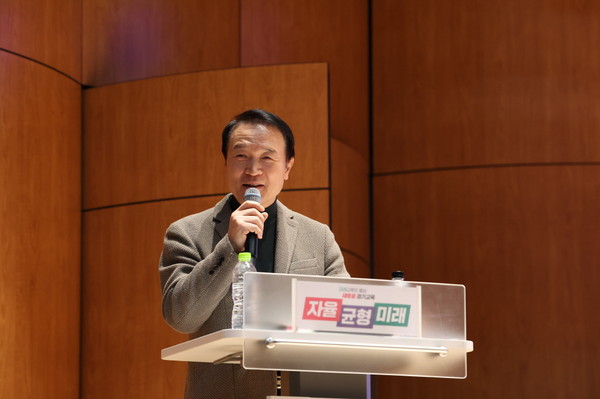 경기도교육청이 2024년 ‘새로운 청렴으로 도약하는 경기교육’을 비전으로 삼고 청렴 교육과 함께 청렴한 직무 수행 실천을 다짐했다. 사진은 임태희 교육감이 특강을 하고 있는 모습. (사진제공=경기도교육청)