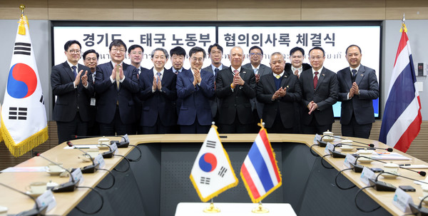 김동연 경기도지사가 피팟 라차킷프라칸 태국 노동부 장관과 협의의사록(ROD)을 체결하고 경기도와 태국 노동자 관련 협력에 뜻을 모았다. (사진제공=경기도청)