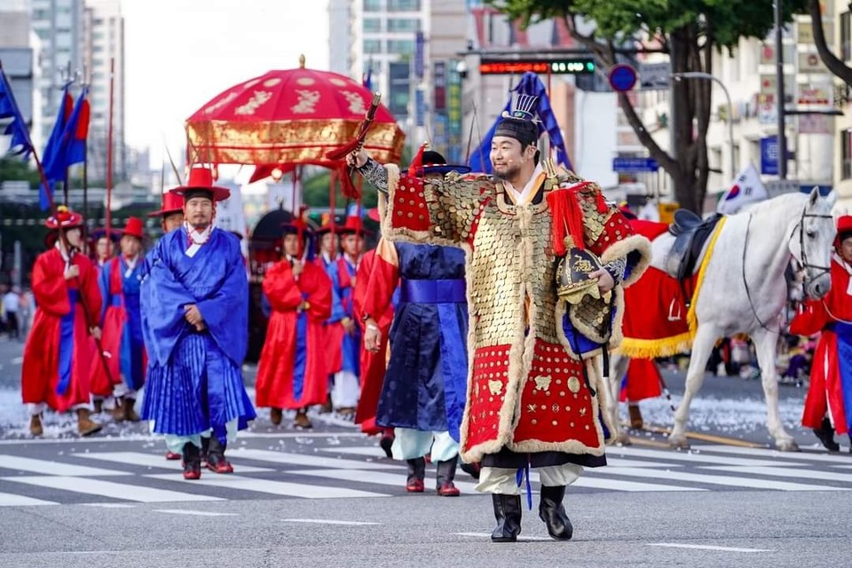 수원화성문화제가 ‘대한민국 3대 글로벌 축제’에 선정됐다. 사진은 지난해 행사 모습. (사진=이재준 수원시장 페이스북)
